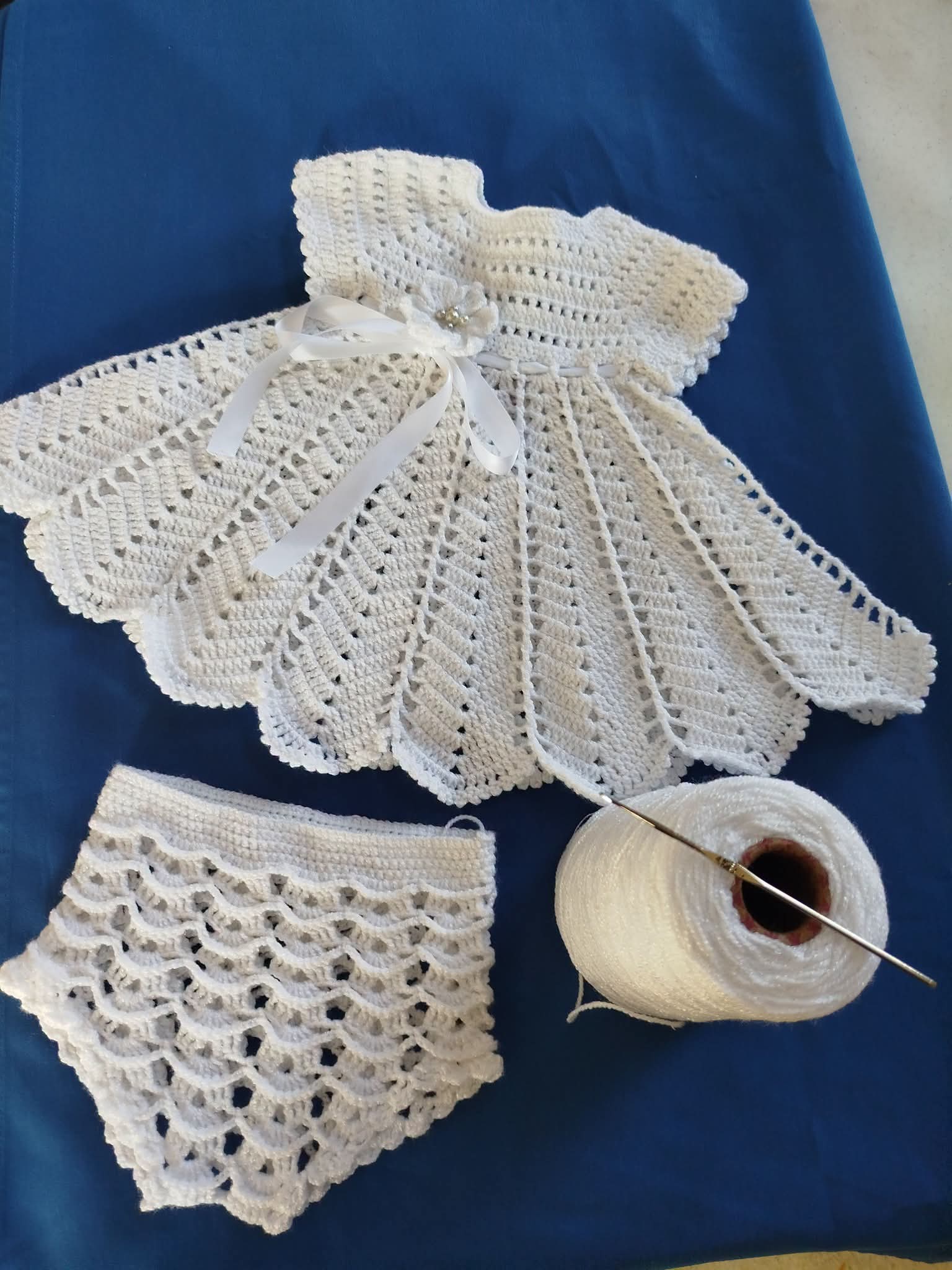 Lee más sobre el artículo juego blanco de niña vestido tutorial aquí